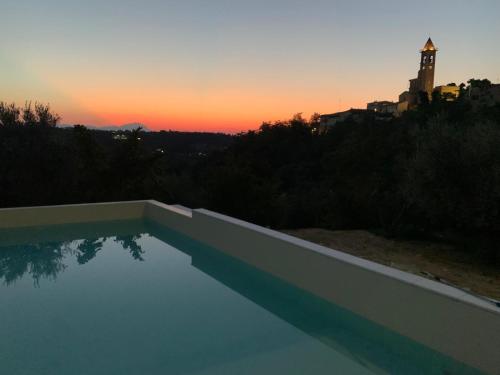 Πισίνα στο ή κοντά στο CASINA DAMÍ