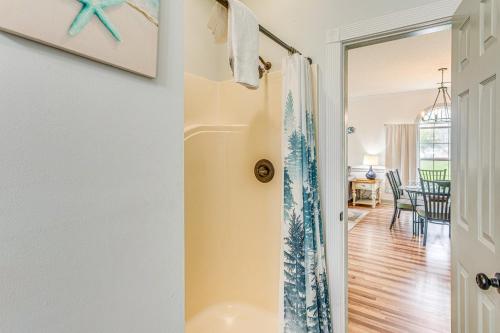 a door leading into a room with a dining room at Dog-Friendly Condo with Pool and Golf in Myrtle Beach! in Myrtle Beach