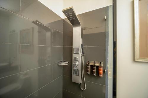 a shower in a bathroom with a shower at Shana by the Beach Manuel Antonio in Manuel Antonio