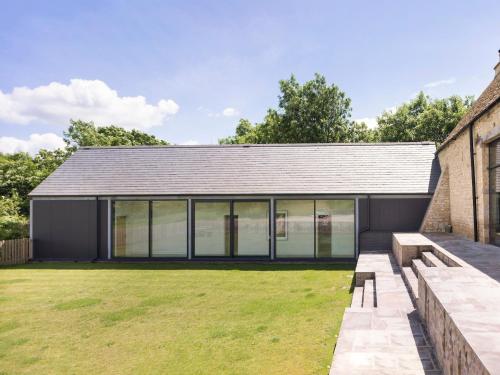 an extension to a house with a garden at The Cotswold Barn in Ampney Crucis