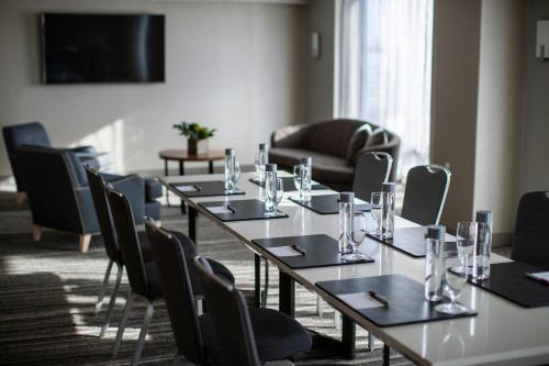 a group of tables and chairs in a room at Kansas City Marriott Downtown in Kansas City