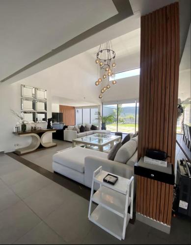 Ruang duduk di Linda y comoda casa completa