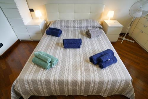 Giường trong phòng chung tại DOMUS Hospitalis -- vicino Malpensa e Milano - LIUC