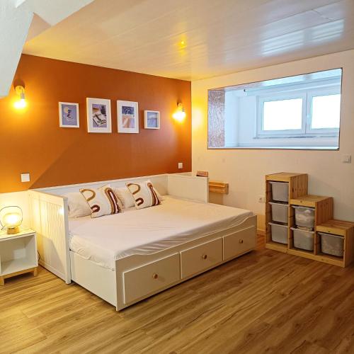 a bedroom with a white bed in a room at SUPERTUBOS HOUSE Peniche in Peniche