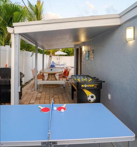 Patio nebo venkovní prostory v ubytování Pool Gamesparking For 5 Cars Sleeps 12