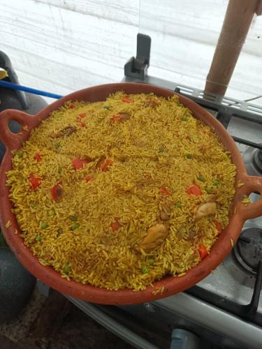 a pan filled with rice on top of a stove at Manantial de Vida in Cuispes