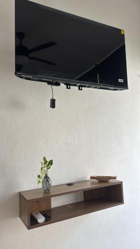 a flat screen tv hanging on a wall at Muunyal Naj in Valladolid