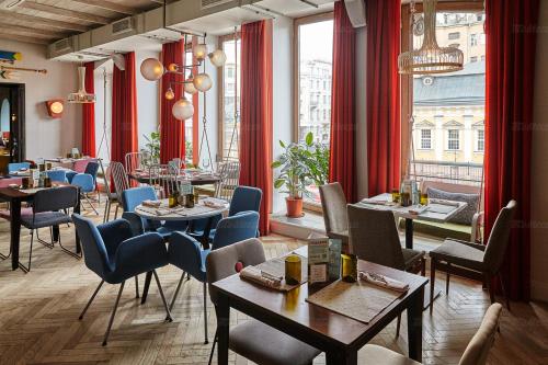 En restaurant eller et spisested på Apartments on Belinskogo ulitsa