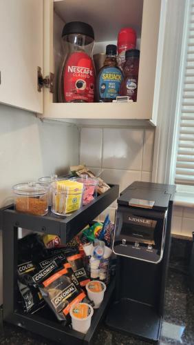 Cucina o angolo cottura di Duplex Rooftop at MIT Kendall Sq - 2 FREE Parking