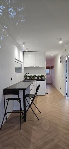 a kitchen with a table and chairs in a room at Apartament Contandair in Olsztyn