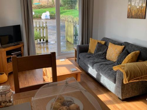 Χώρος καθιστικού στο Rosemary Cottage-Uk42032