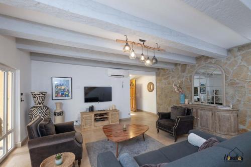 Eden Housse Villa, pool, 2 min to beaches