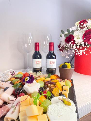 a table with two bottles of wine and cheese at Hotel San Francisco Tlaxcala in Tlaxcala de Xicohténcatl