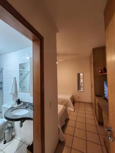 Et badeværelse på Apto 337 super bem localizado