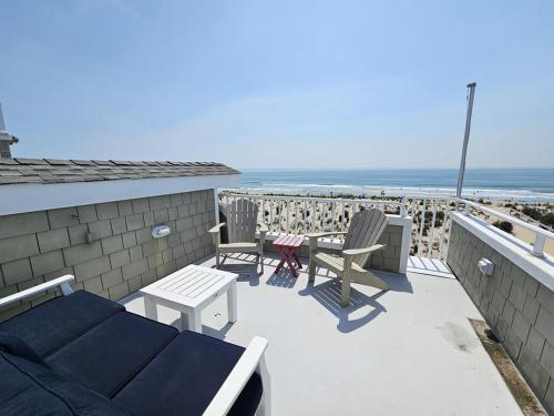 Gambar di galeri bagi Beautful Brant Beach Ocean Front Contemporary With Sweeping Views Of The Atlantic Ocean Direct Access To The Beach 14019 di Brant Beach