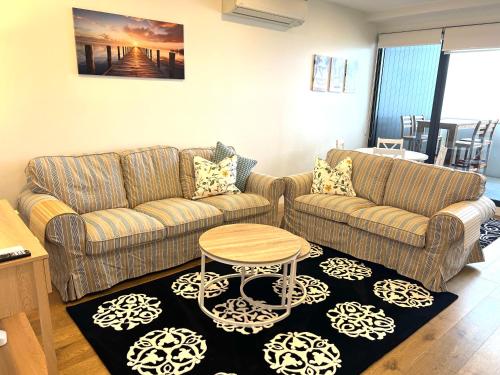 Χώρος καθιστικού στο Bayview apartments Geelong city centre