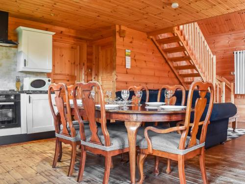 a dining room with a table and chairs at Foxglove- Uk48308 in Staintondale