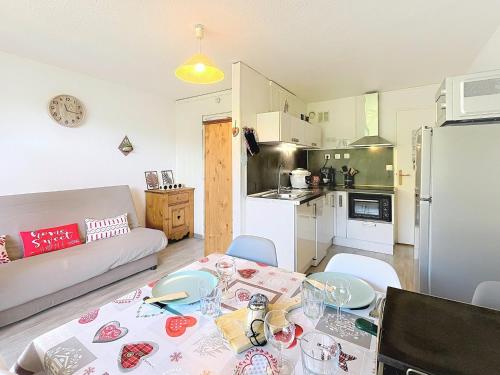 Studio cabine rénové, skis aux pieds, balcon sud, animaux admis - FR-1-267-315