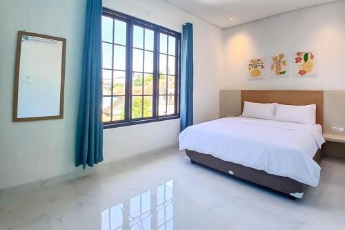 Кровать или кровати в номере Happy Living Syariah near Stasiun Klaten Mitra RedDoorz