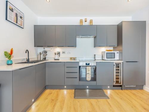 Η κουζίνα ή μικρή κουζίνα στο Queens Apartment