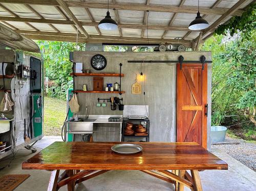 Ảnh trong thư viện ảnh của The Tin Cabin Luxury Camper ở Indang