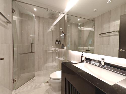 Ένα μπάνιο στο The Erawan Condo