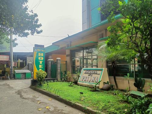 Jardín al aire libre en Hotel Prisma Mitra RedDoorz
