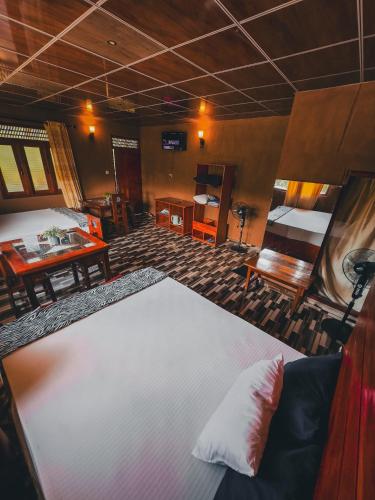 a bedroom with a large bed and a desk at View Paradise in Ella