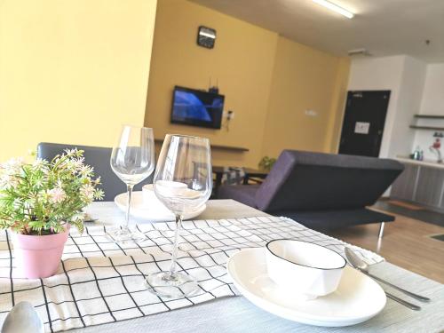 Μια τηλεόραση ή/και κέντρο ψυχαγωγίας στο Take a Break Metra 3-5pax 1BR Ayer Keroh