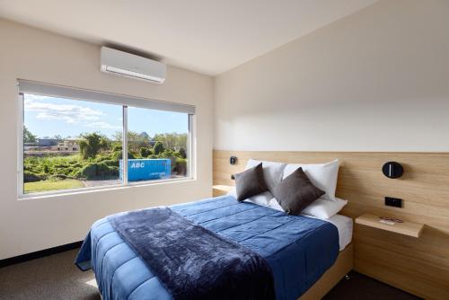 Postel nebo postele na pokoji v ubytování Inala Hotel