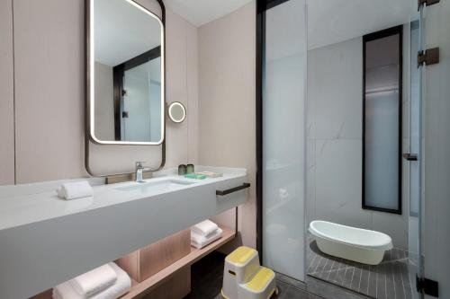 Ένα μπάνιο στο Holiday Inn & Suites Shanghai Changfeng by IHG