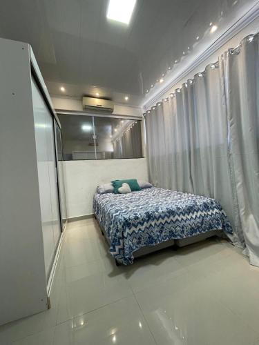 a small bedroom with a bed in a room at Apartamento próximo ao Hangar - COP 30 in Belém
