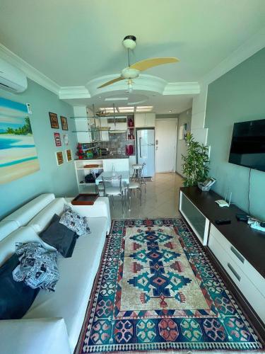 a living room with a white couch and a rug at Porto Real Resort – Oportunidade de até 30% off + Vista Incrível do Mar! in Mangaratiba