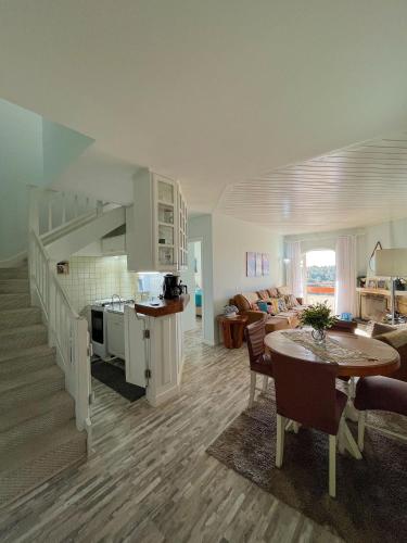 Dapur atau dapur kecil di Apartamento no Quatre Saisons com Café da Manhã