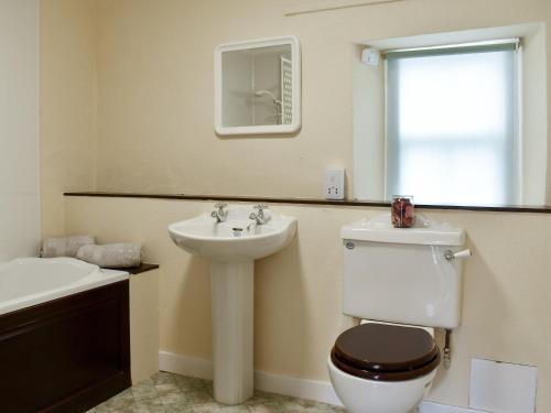 a bathroom with a toilet and a sink at Ben View in Orbliston
