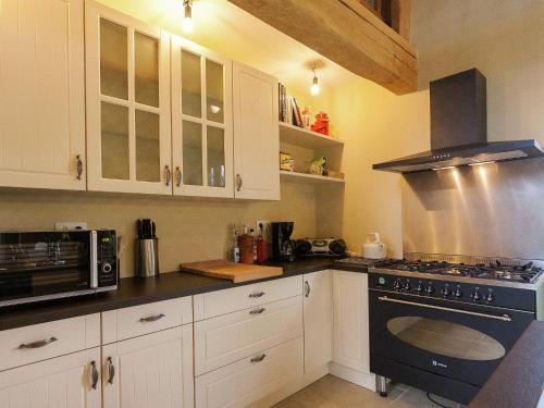 Η κουζίνα ή μικρή κουζίνα στο Beautifully located country house with heated pool