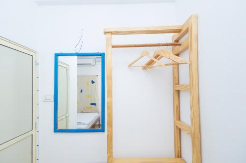 a room with a ladder and a mirror at Horn Ok Please Hostel Mandrem in Mandrem