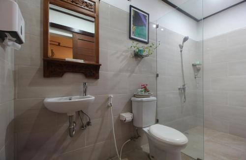 Bilik mandi di Hotel Jati Sanur