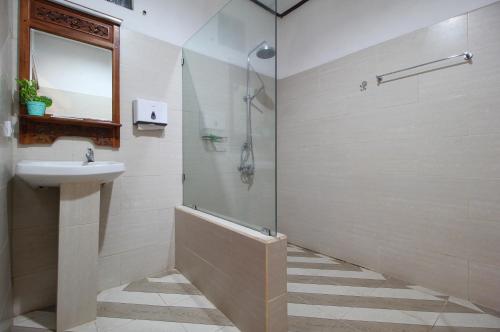 Bilik mandi di Hotel Jati Sanur