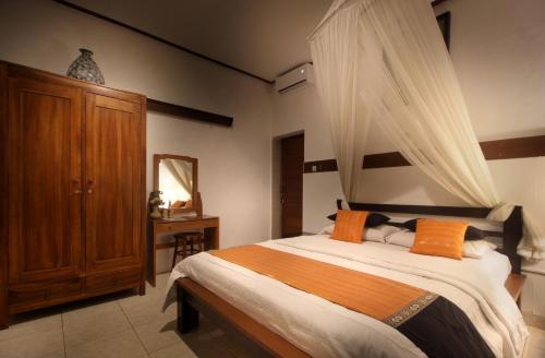 Katil atau katil-katil dalam bilik di Hotel Jati Sanur