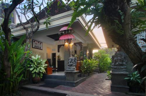 Taman di luar Hotel Jati Sanur