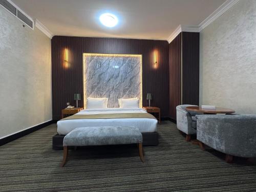 Ένα ή περισσότερα κρεβάτια σε δωμάτιο στο Al Massa Plus Hotel