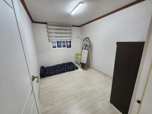 Postel nebo postele na pokoji v ubytování The Cozy Incheon Retreat