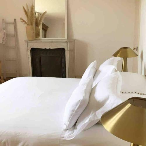 Katil atau katil-katil dalam bilik di Historic Castle In The Heart Of Normandy