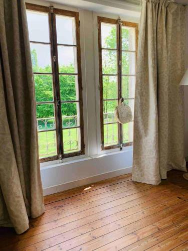 Gambar di galeri bagi Historic Castle In The Heart Of Normandy di Donnay