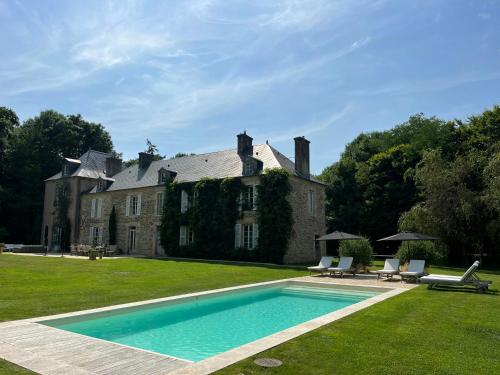 Kolam renang di atau dekat dengan Historic Castle In The Heart Of Normandy