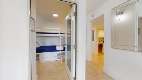 Koupelna v ubytování Retreat by Beach Waterfront Lago Key