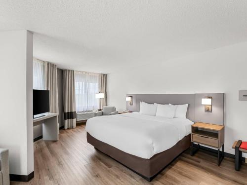 Ένα ή περισσότερα κρεβάτια σε δωμάτιο στο Comfort Inn & Suites Bellevue - Omaha Offutt AFB