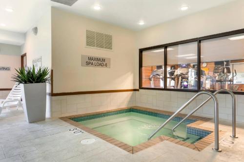 a swimming pool in a building with a pool at Comfort Inn & Suites Green Bay Stadium Area in Green Bay