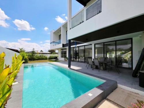 a swimming pool in the backyard of a house at Poon Pool villa near Ruamchok Boxing private pool etc in Chiang Mai